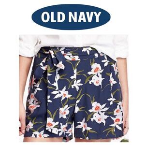 ON Women's Medium Magnolia Flower Paper Bag Shorts w. Pockets